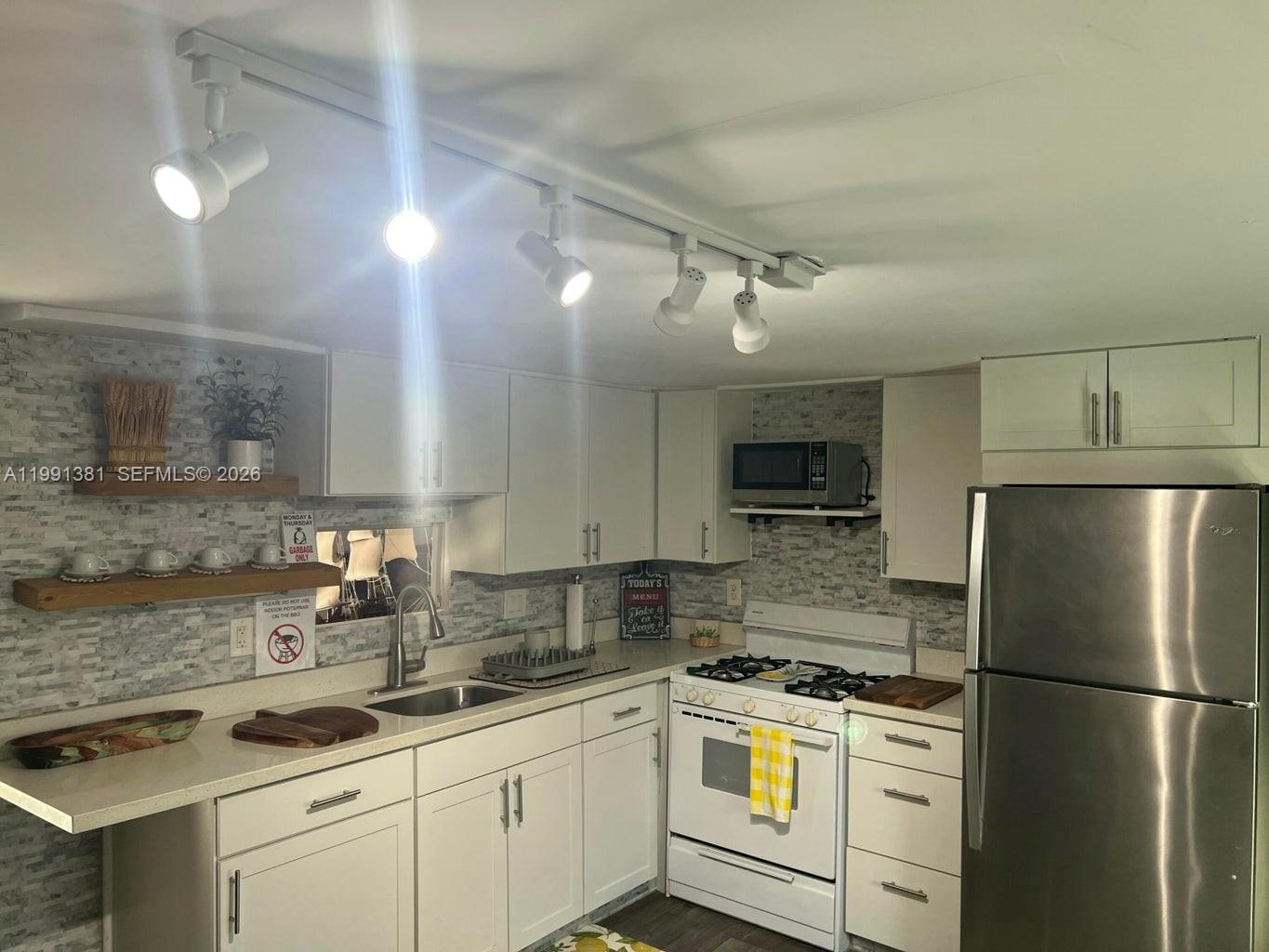 A11991381 Property Photo 30