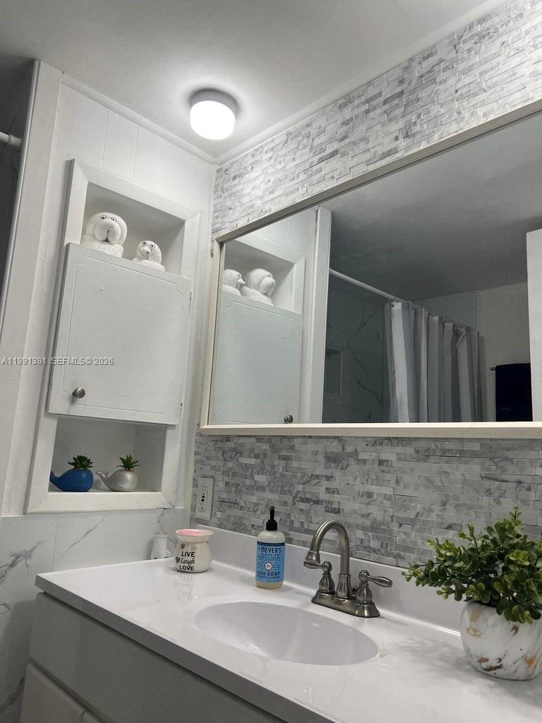 A11991381 Property Photo 43