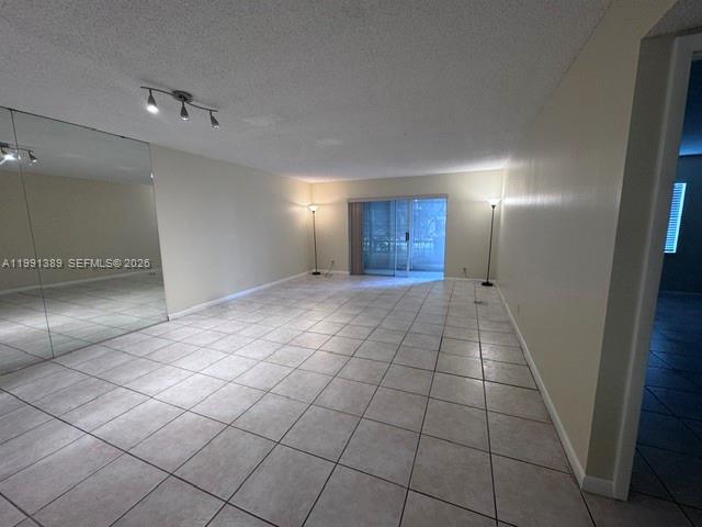 6361 N Falls Cir Dr 106 Property Photo 6