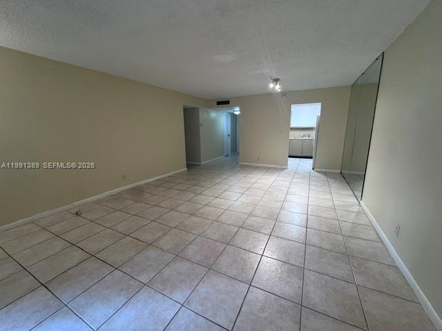 6361 N Falls Cir Dr 106 Property Photo 7