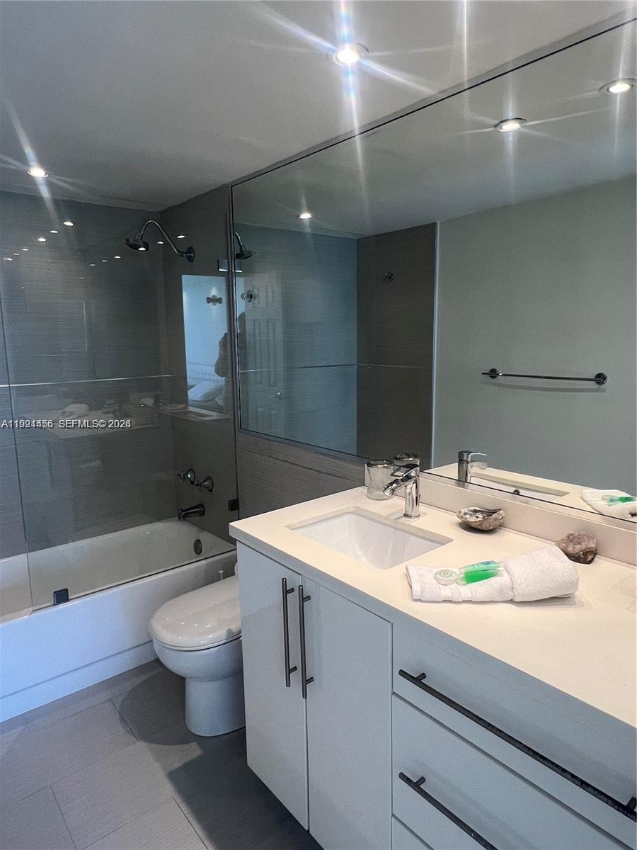 5313 Collins Ave 704 Property Photo 14