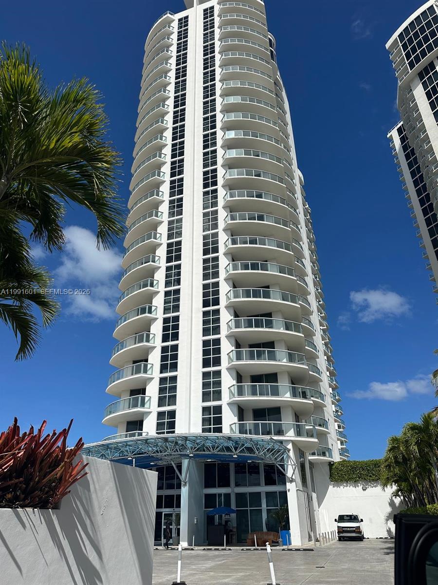 18683 Collins Ave 802 Property Photo 4