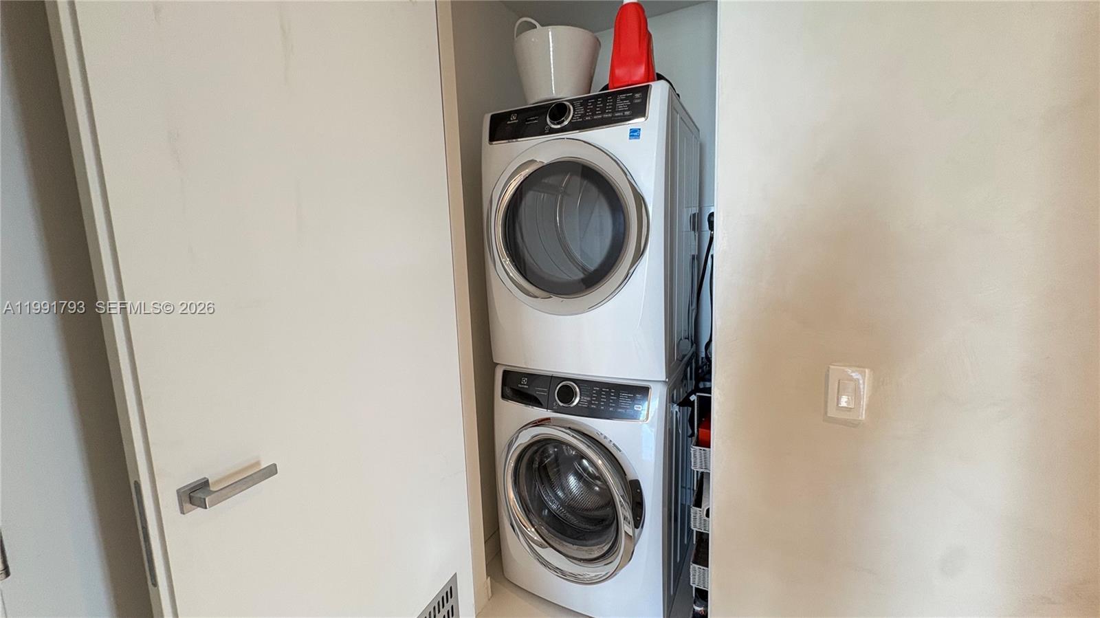 18975 Collins Ave 905 Property Photo 18
