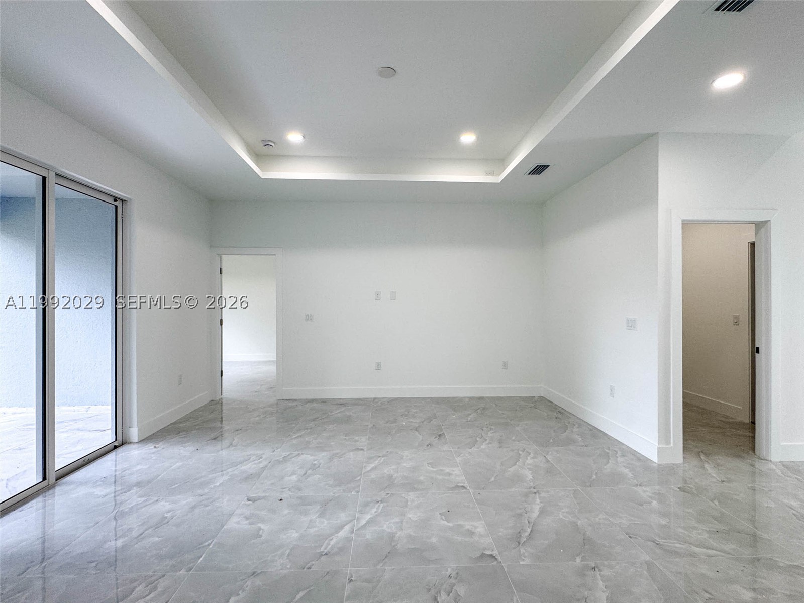 852 Belden Ave Property Photo 12