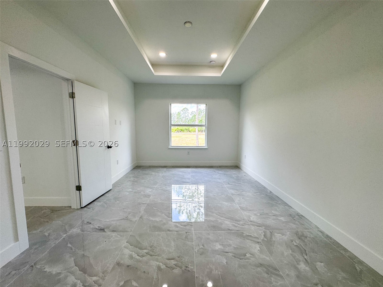 852 Belden Ave Property Photo 14