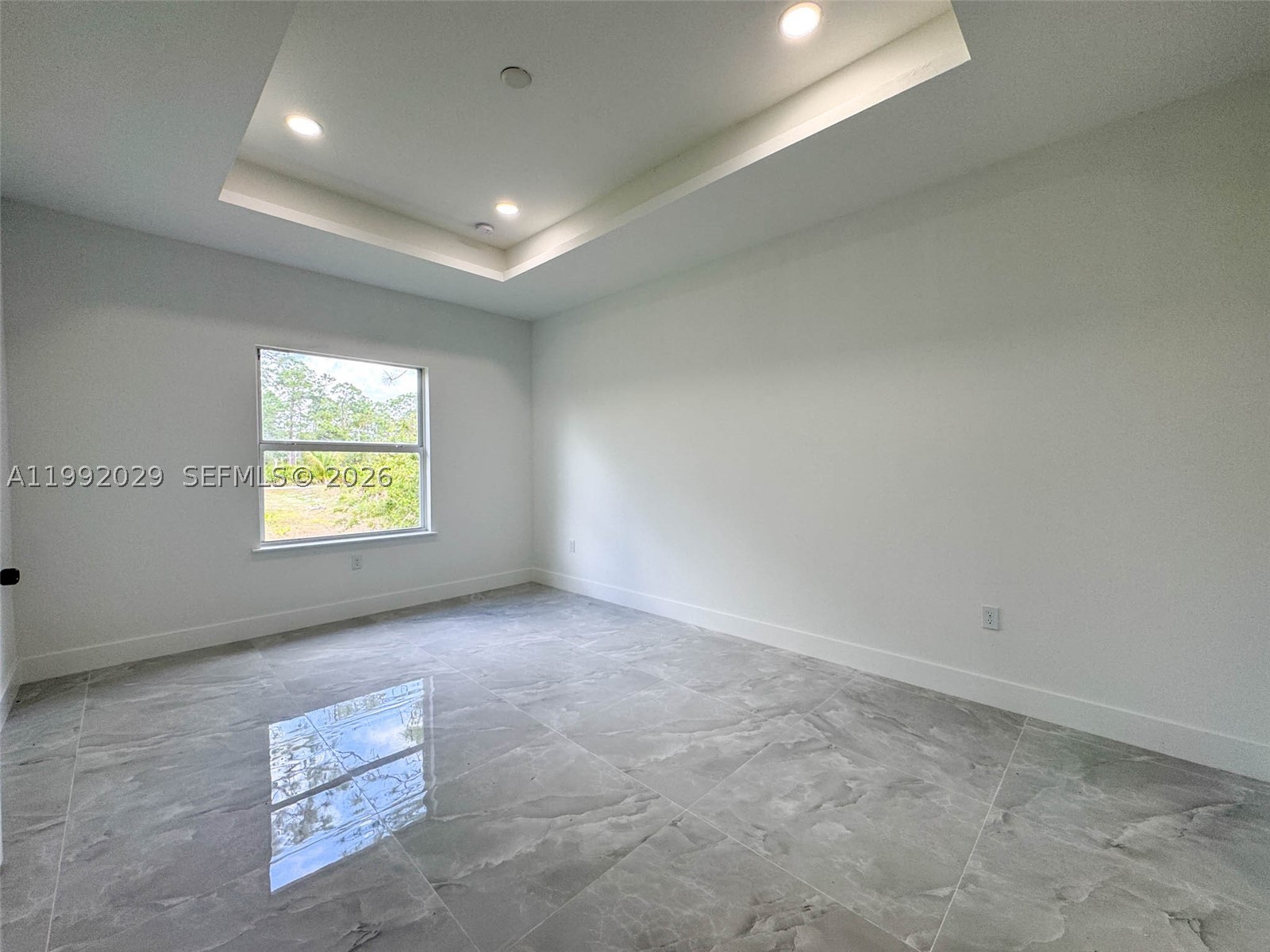 852 Belden Ave Property Photo 15