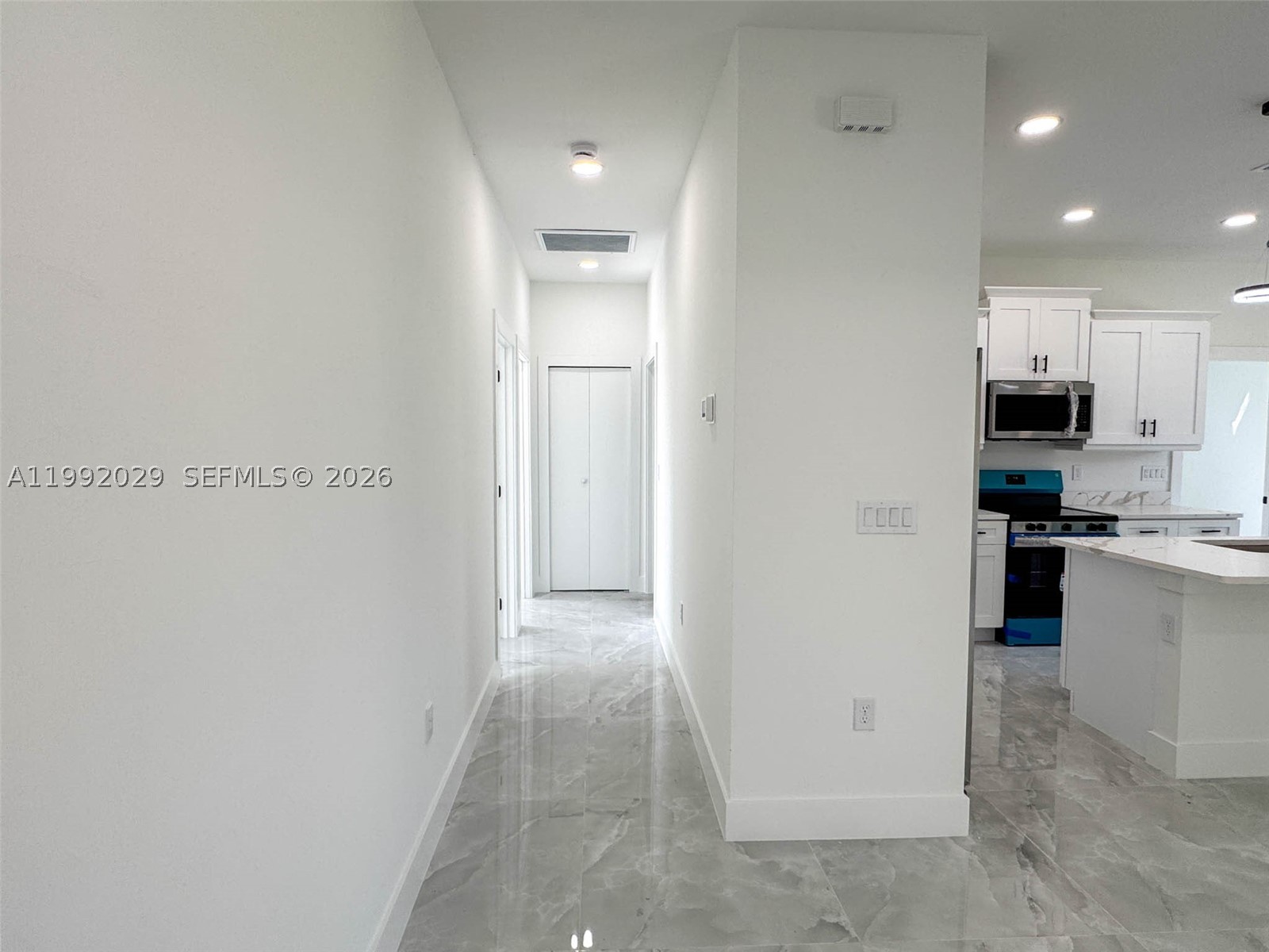 852 Belden Ave Property Photo 20