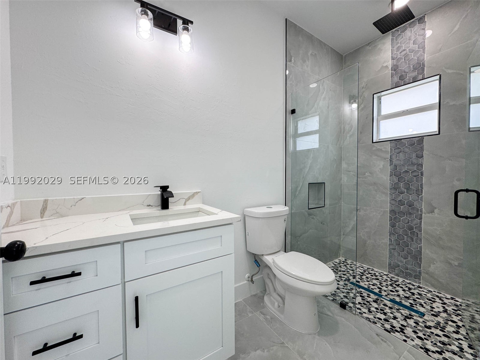 852 Belden Ave Property Photo 21