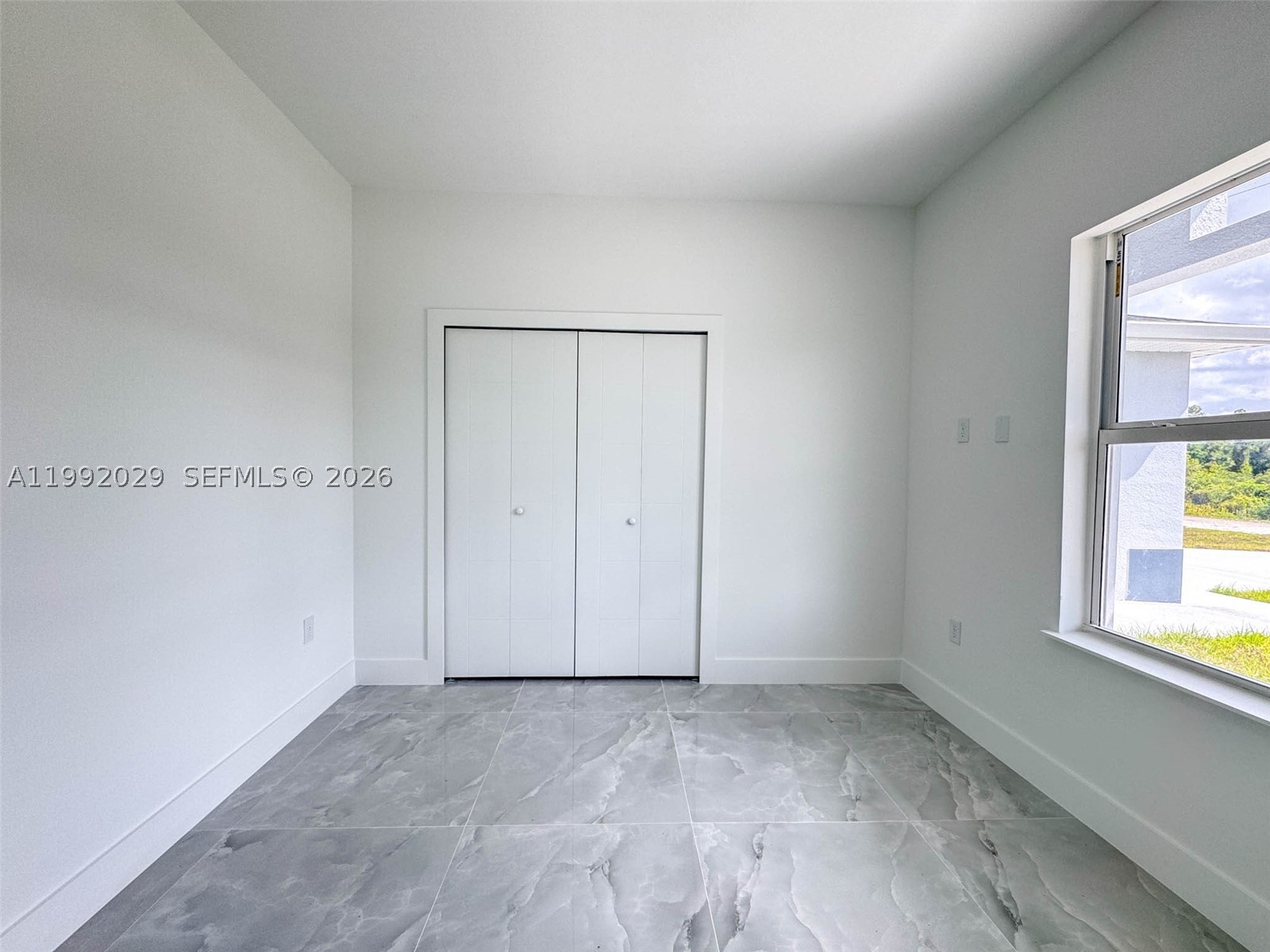 852 Belden Ave Property Photo 24