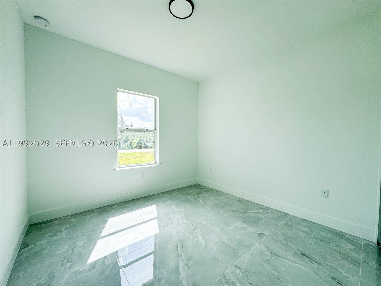 852 Belden Ave Property Photo 25
