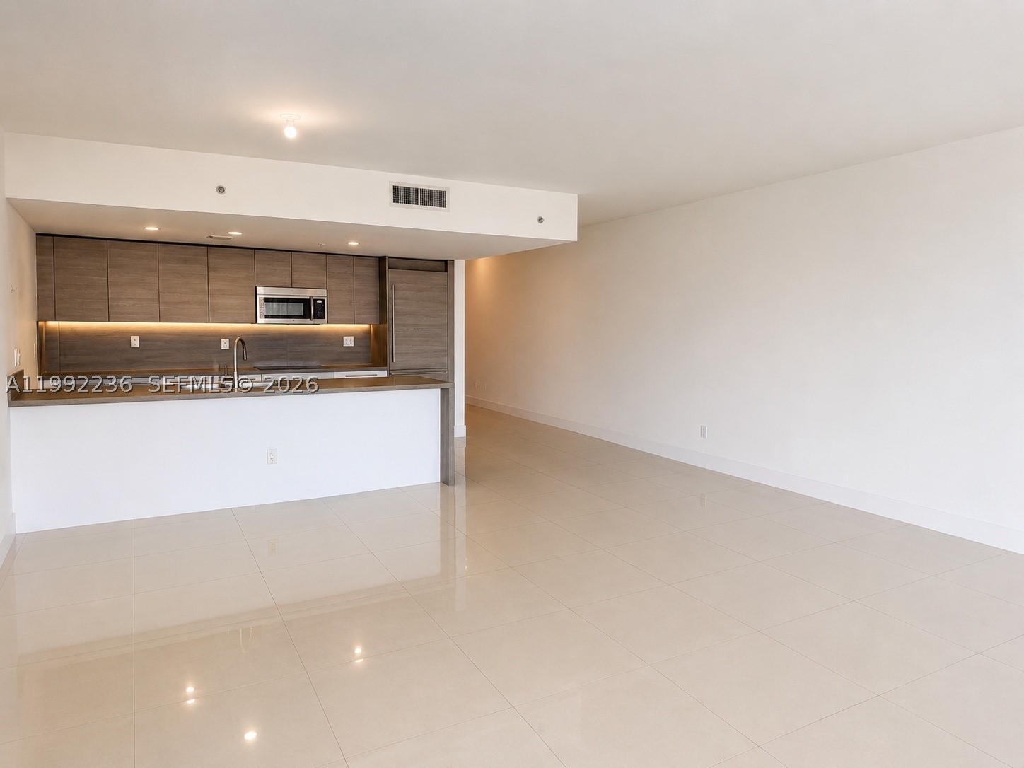 400 Sunny Isles Blvd 819 Property Photo 4
