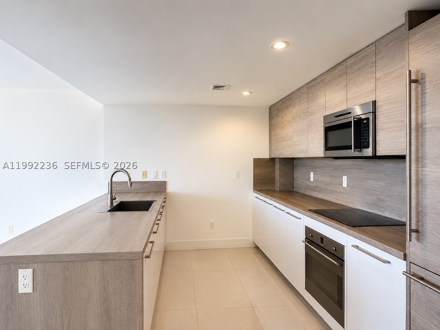 400 Sunny Isles Blvd 819 Property Photo 6