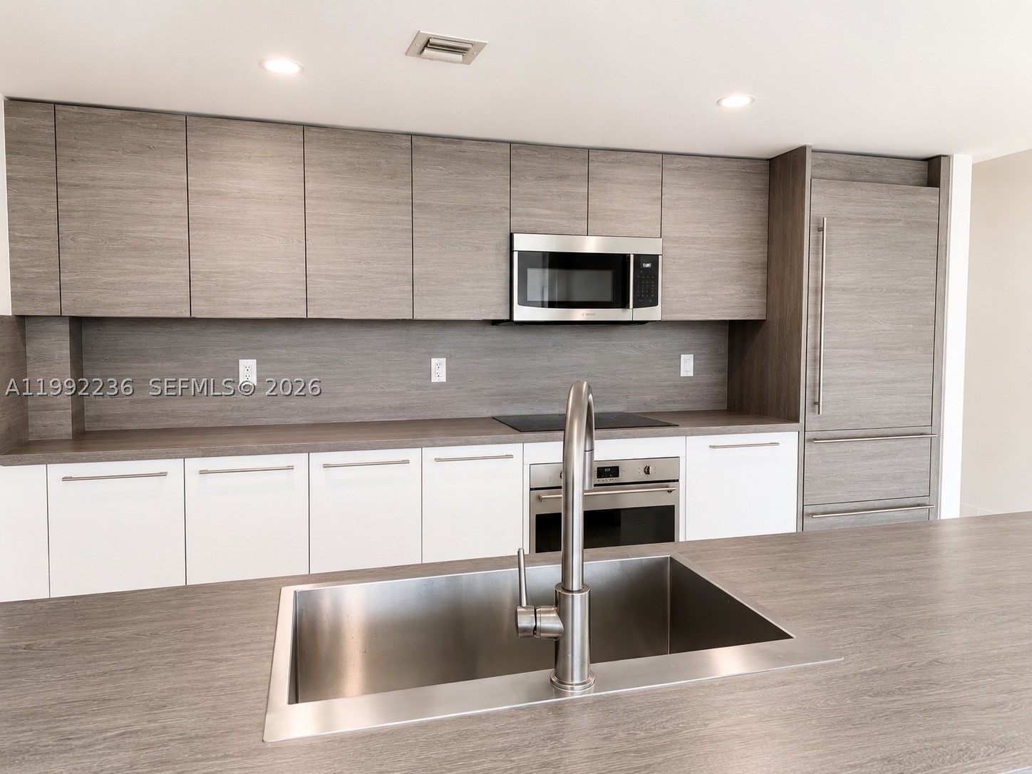 400 Sunny Isles Blvd 819 Property Photo 7