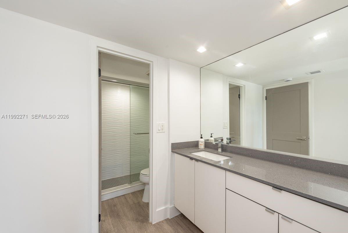 100 Bayview Dr 210 Property Photo 10