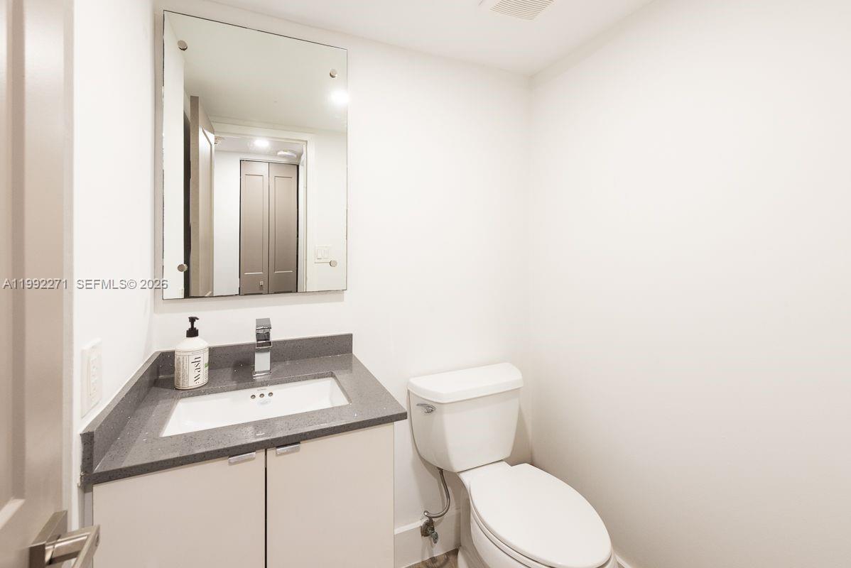 100 Bayview Dr 210 Property Photo 13