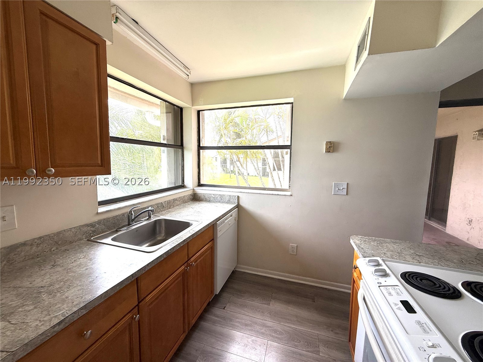 800 Independence Dr 800i Property Photo 2