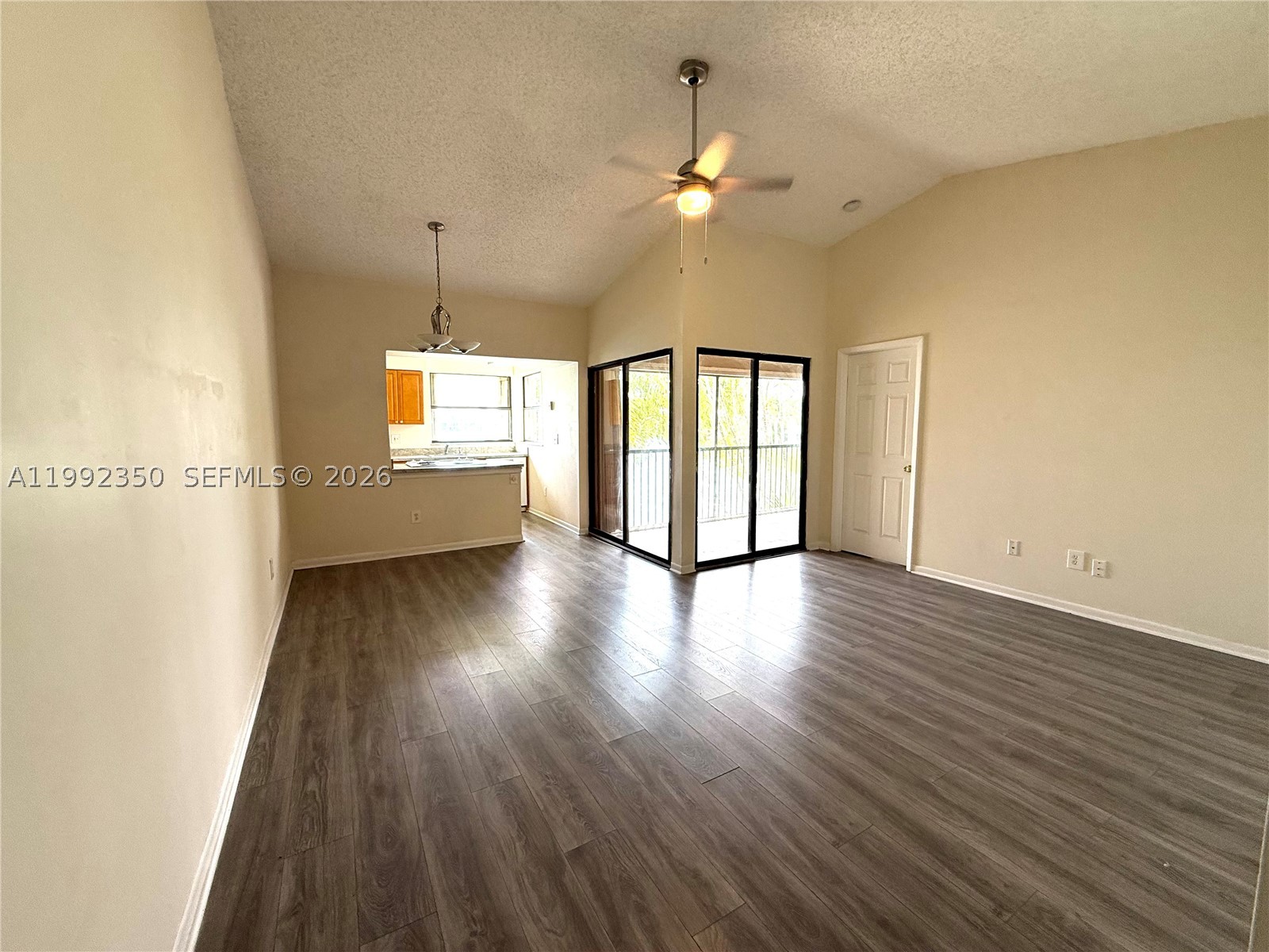 800 Independence Dr 800i Property Photo 4