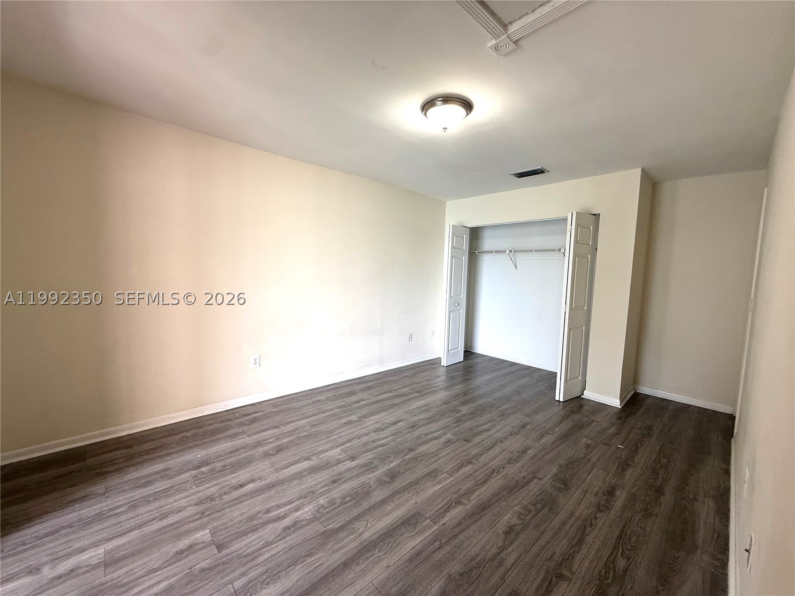 800 Independence Dr 800i Property Photo 6
