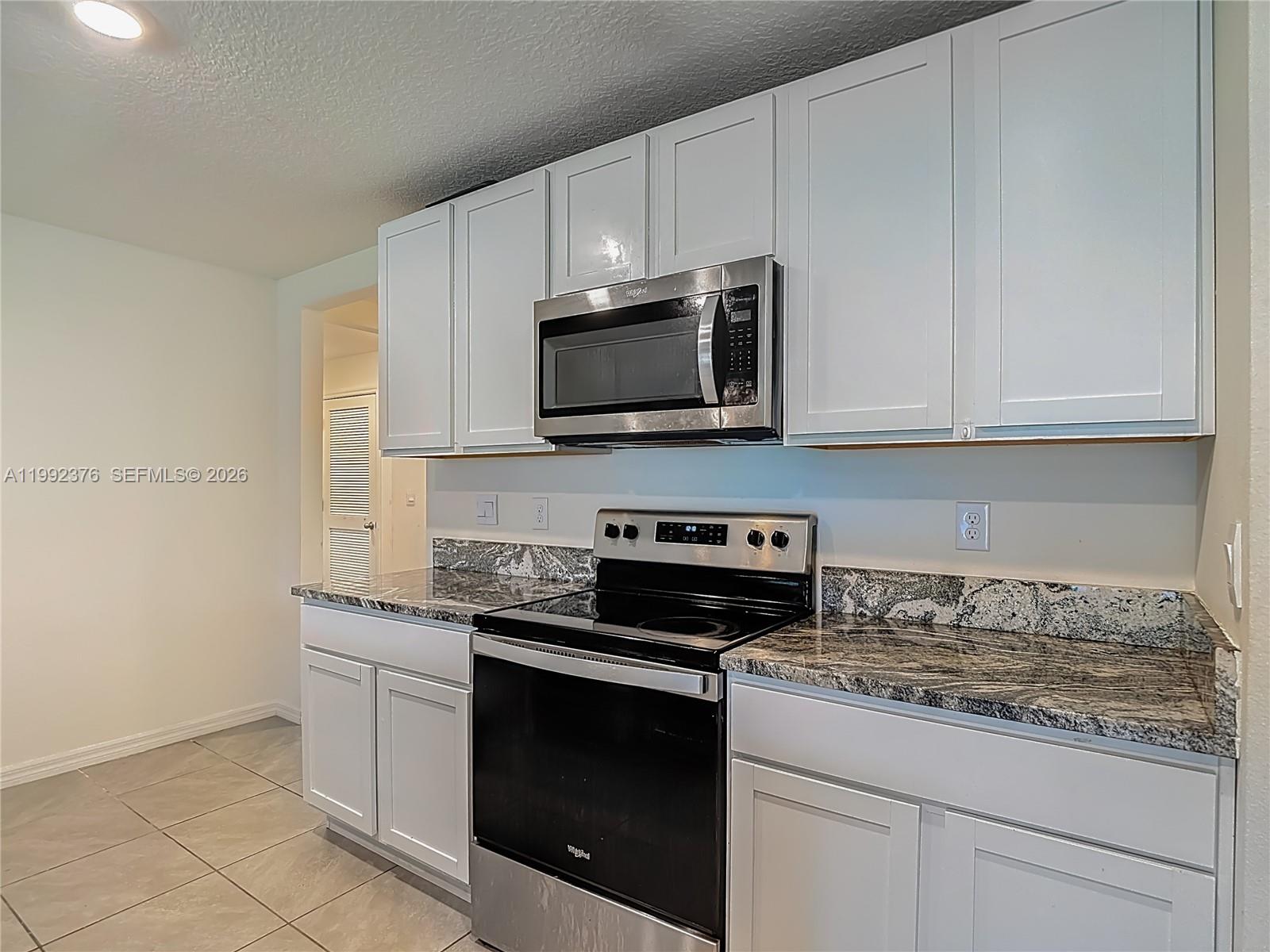 3034 Rim Dr Property Photo 5