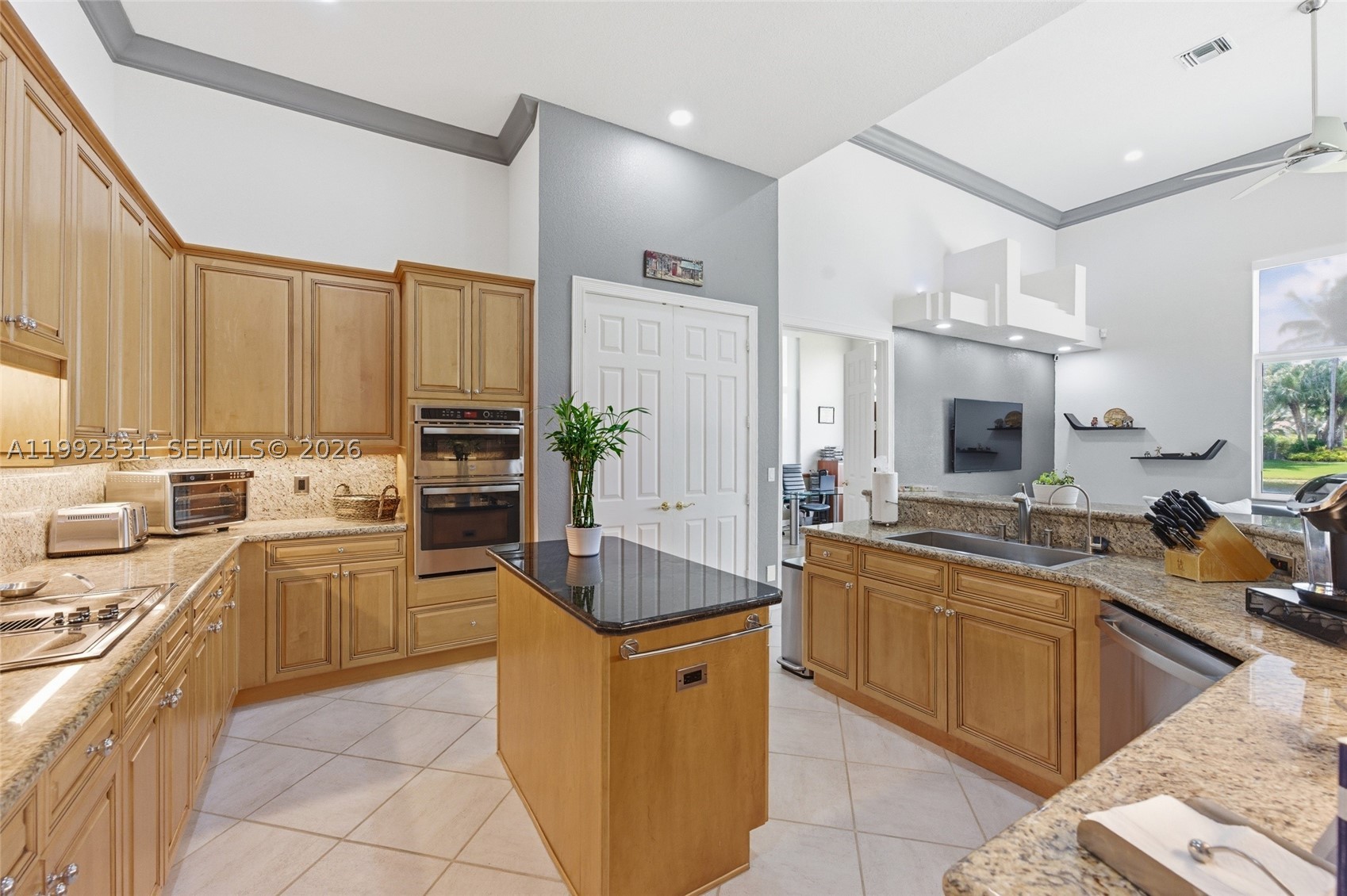 2488 Provence Cir Property Photo 12