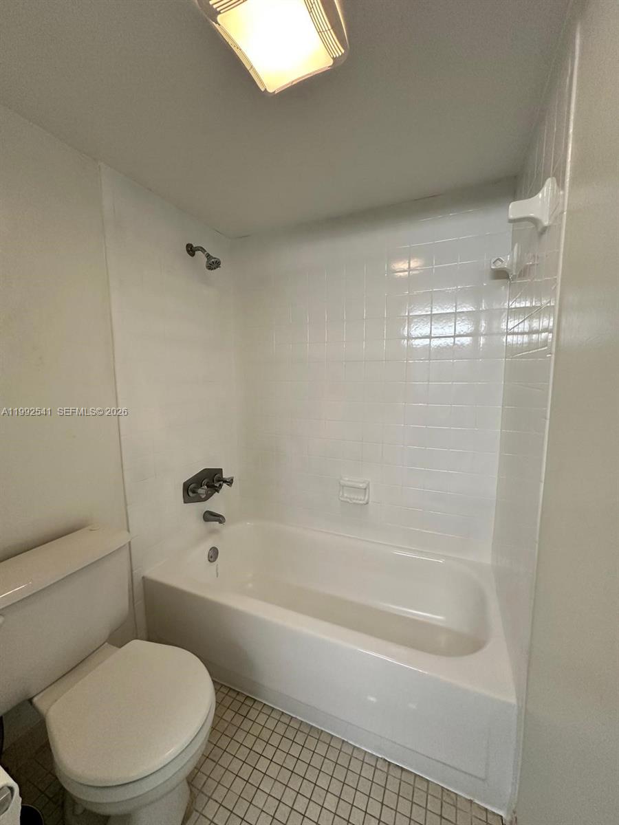 4848 Nw 24th Ct 309 Property Photo 6
