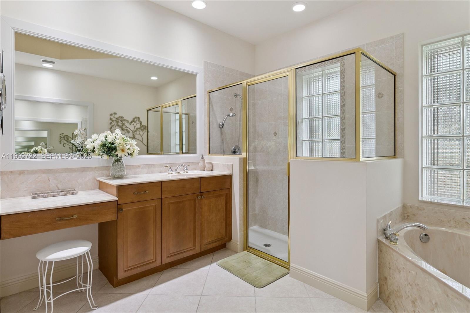 A11992722 Property Photo 19
