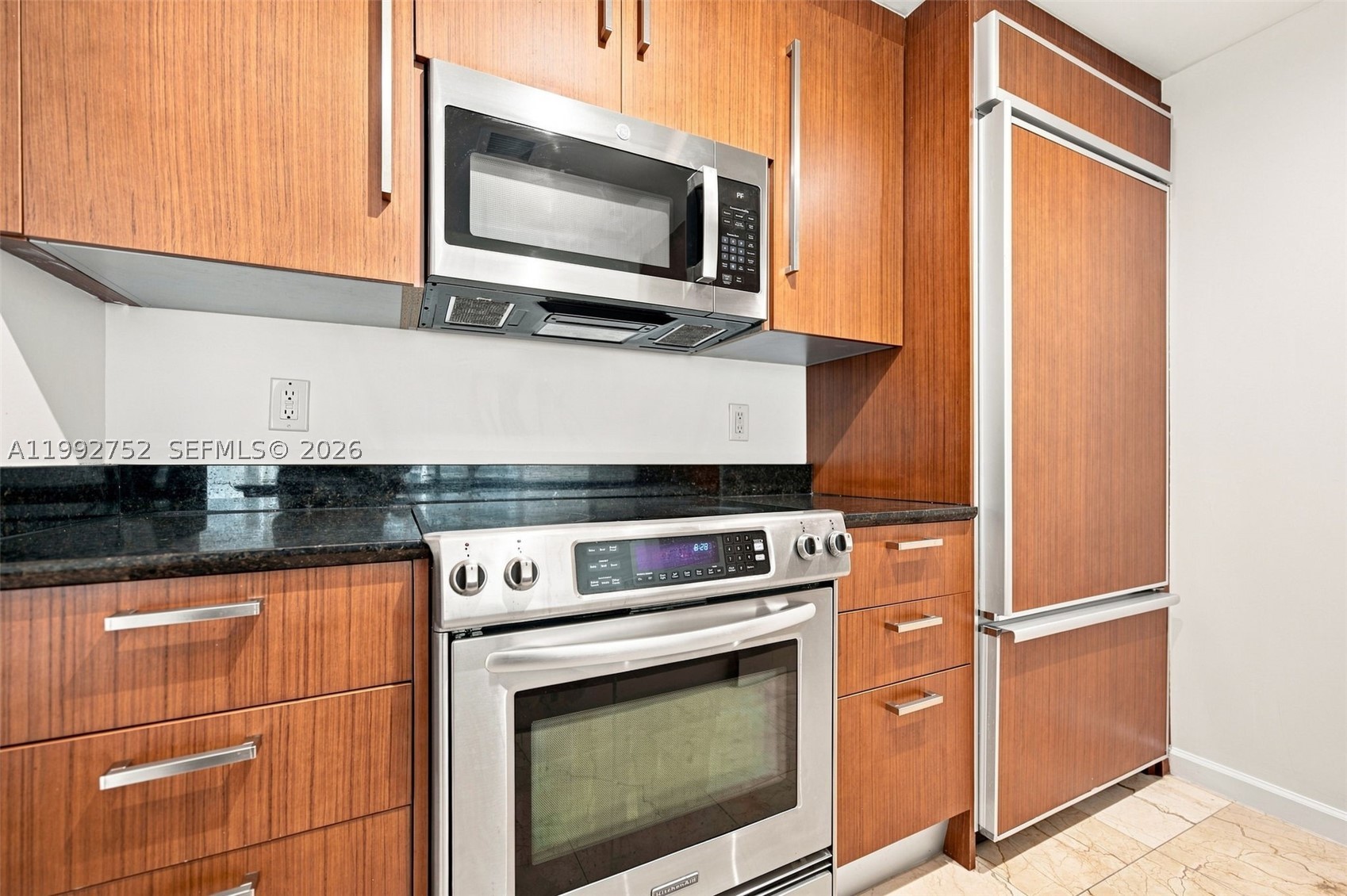 10275 Collins Ave 1107 Property Photo 11