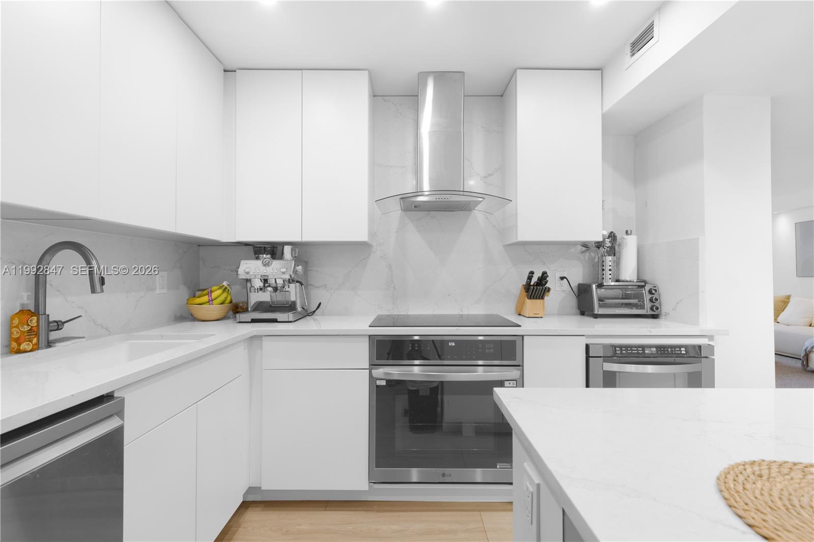 5161 Collins Ave 410 Property Photo 16
