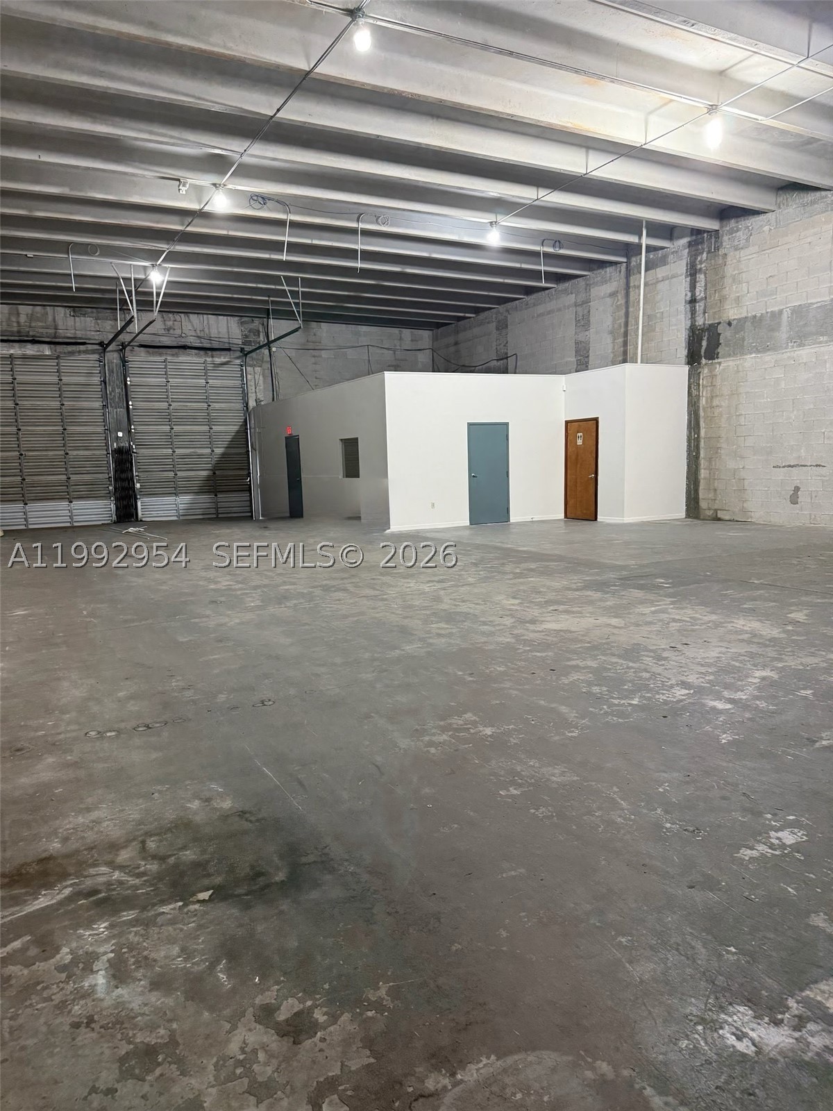 A11992954 Property Photo 17