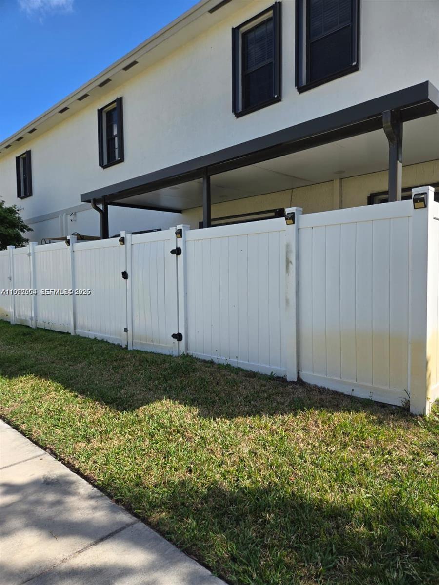 1166 Sw 7th Ave Property Photo 5