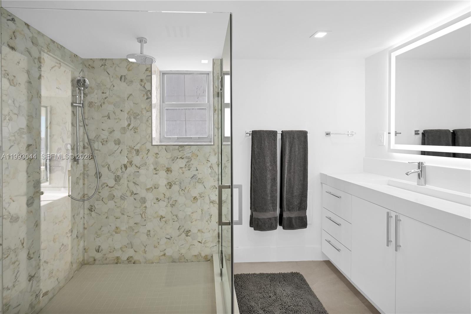 5555 Collins Ave 3n Property Photo 22