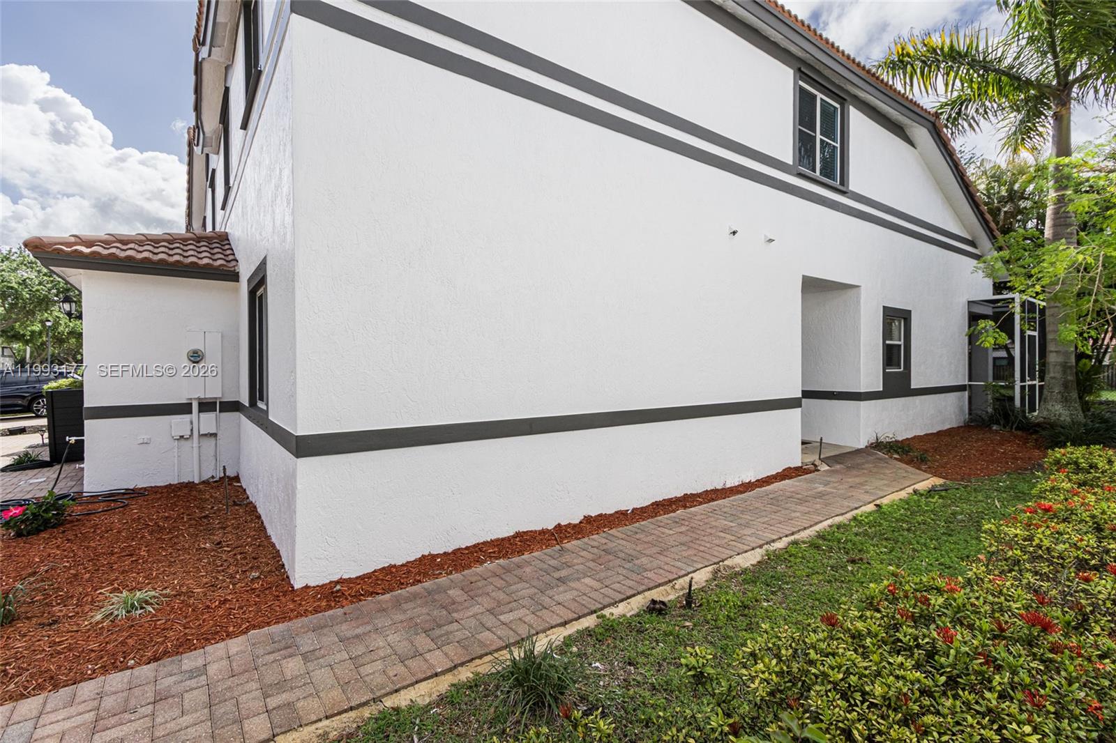 A11993177 Property Photo 4