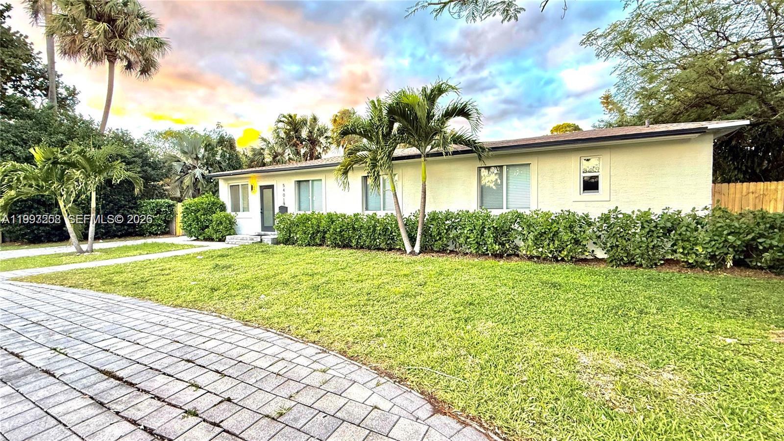 5401 W Broward Blvd Property Photo 1