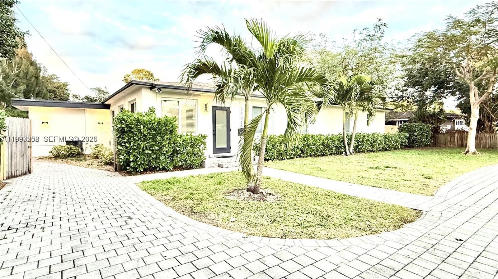 5401 W Broward Blvd Property Photo 2