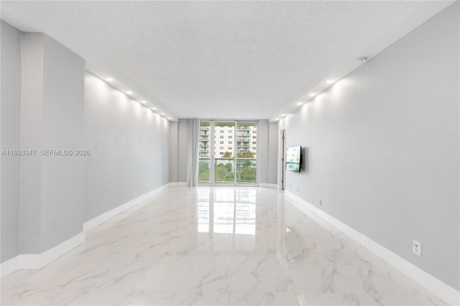 19380 Collins Ave 507 Property Photo 7