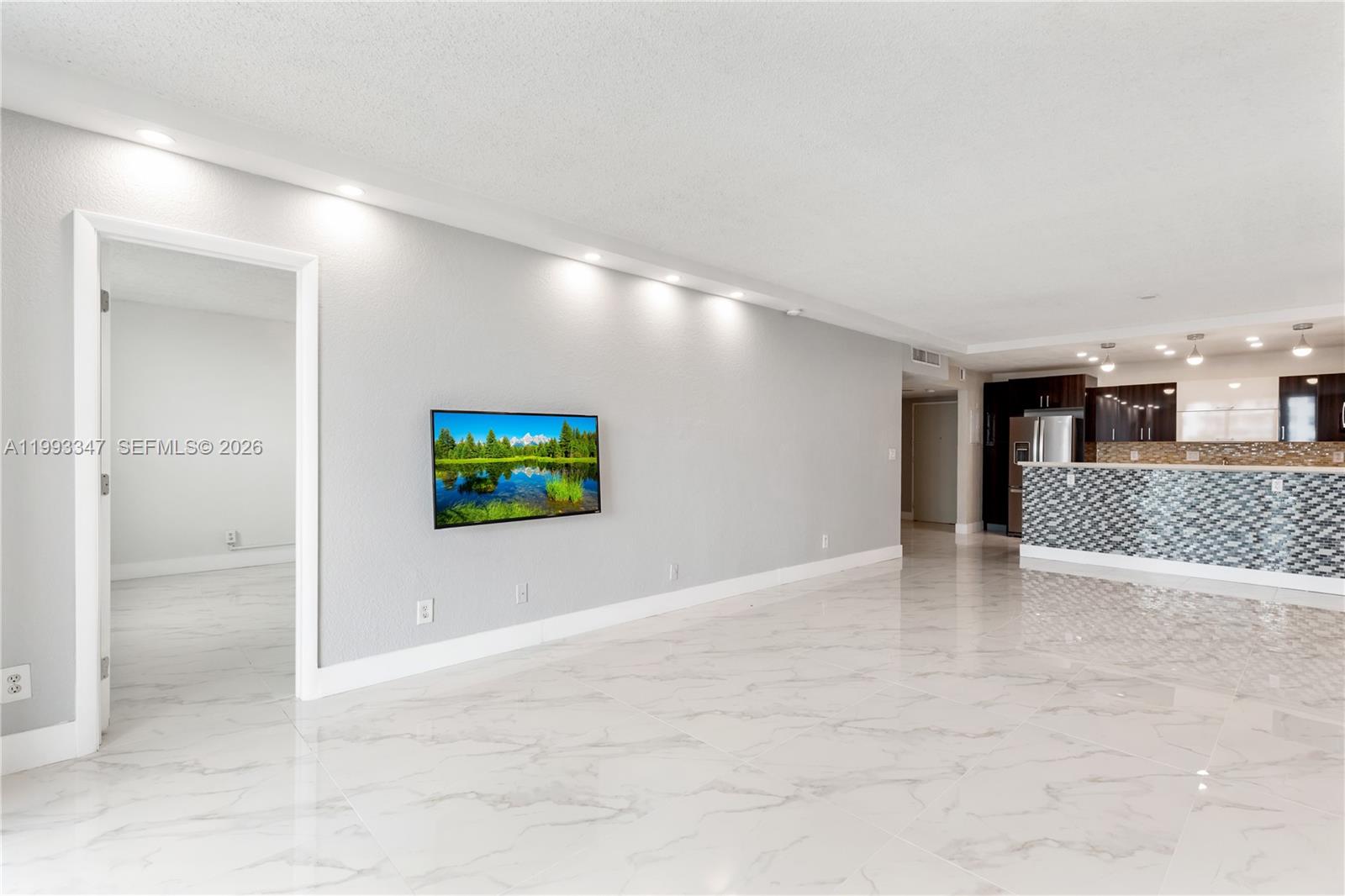 19380 Collins Ave 507 Property Photo 18