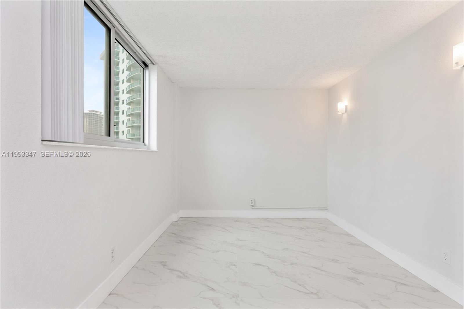 19380 Collins Ave 507 Property Photo 19