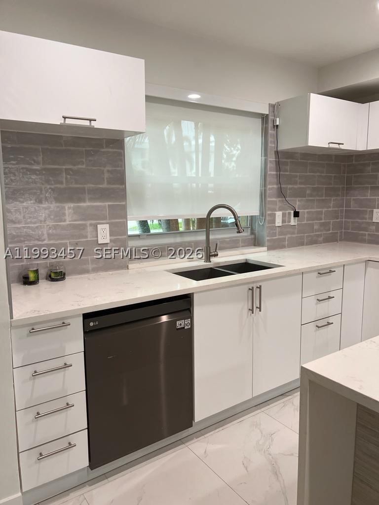 3672 Ne 167th St 31 Property Photo 11