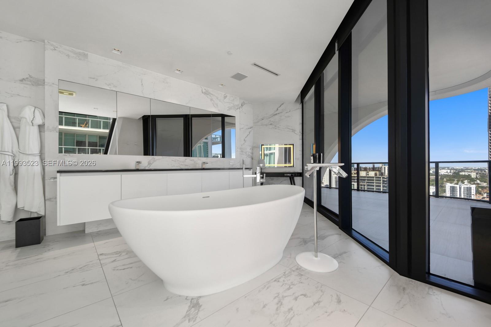 1000 Biscayne Blvd 2702 Property Photo 43