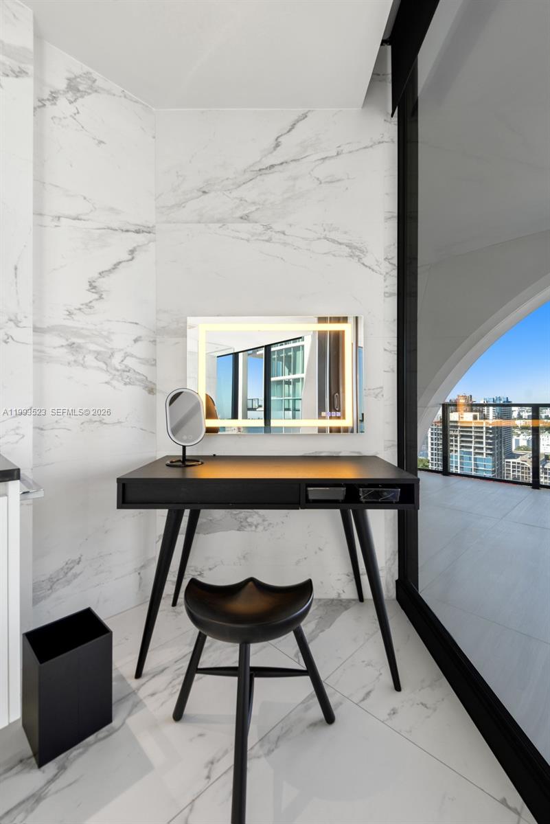 1000 Biscayne Blvd 2702 Property Photo 44