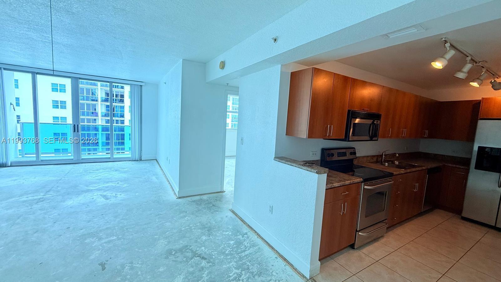 7501 E Treasure Dr 8b Property Photo 1