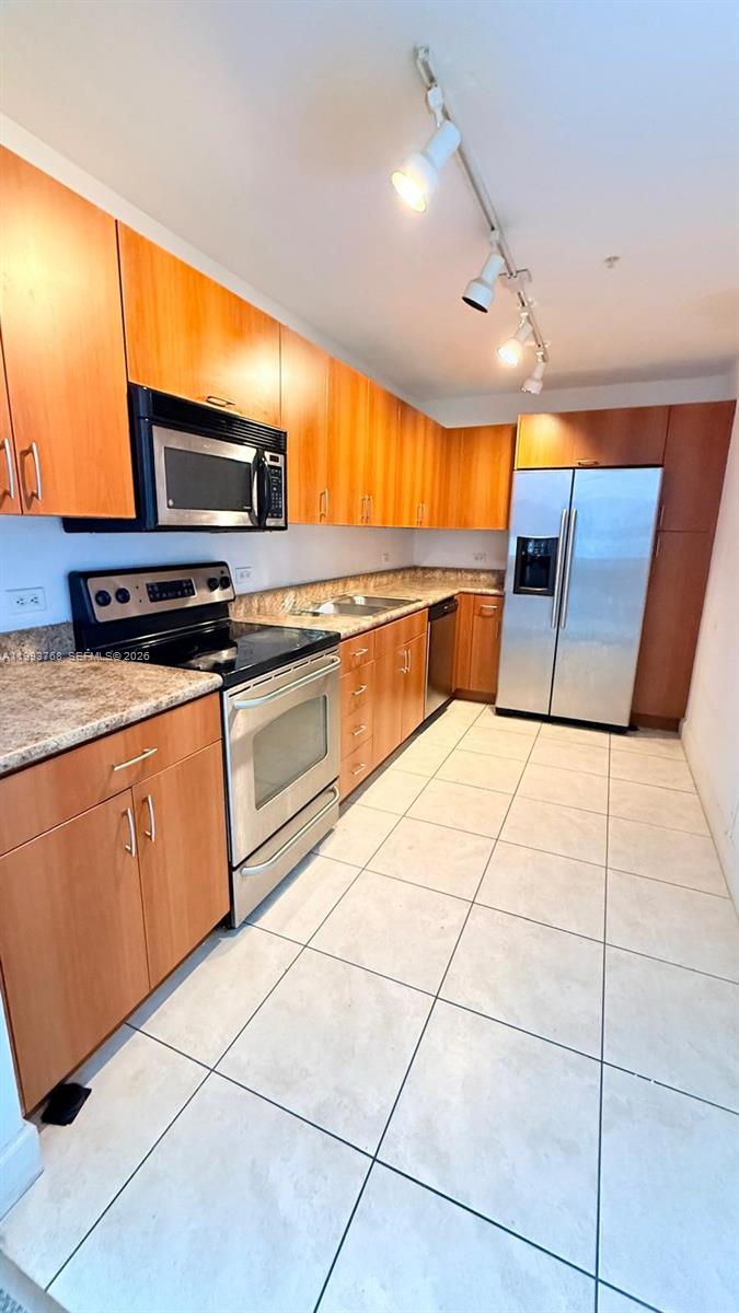 7501 E Treasure Dr 8b Property Photo 2