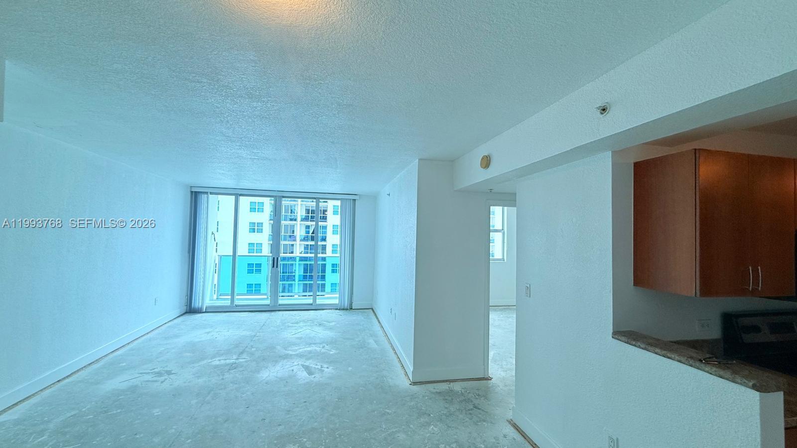 7501 E Treasure Dr 8b Property Photo 3