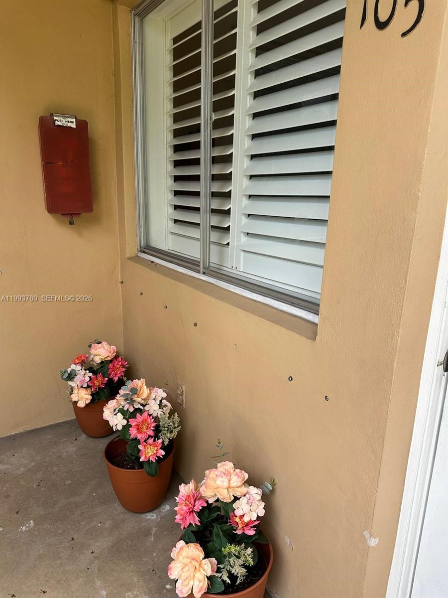 411 S Crescent Dr 105 Property Photo 1