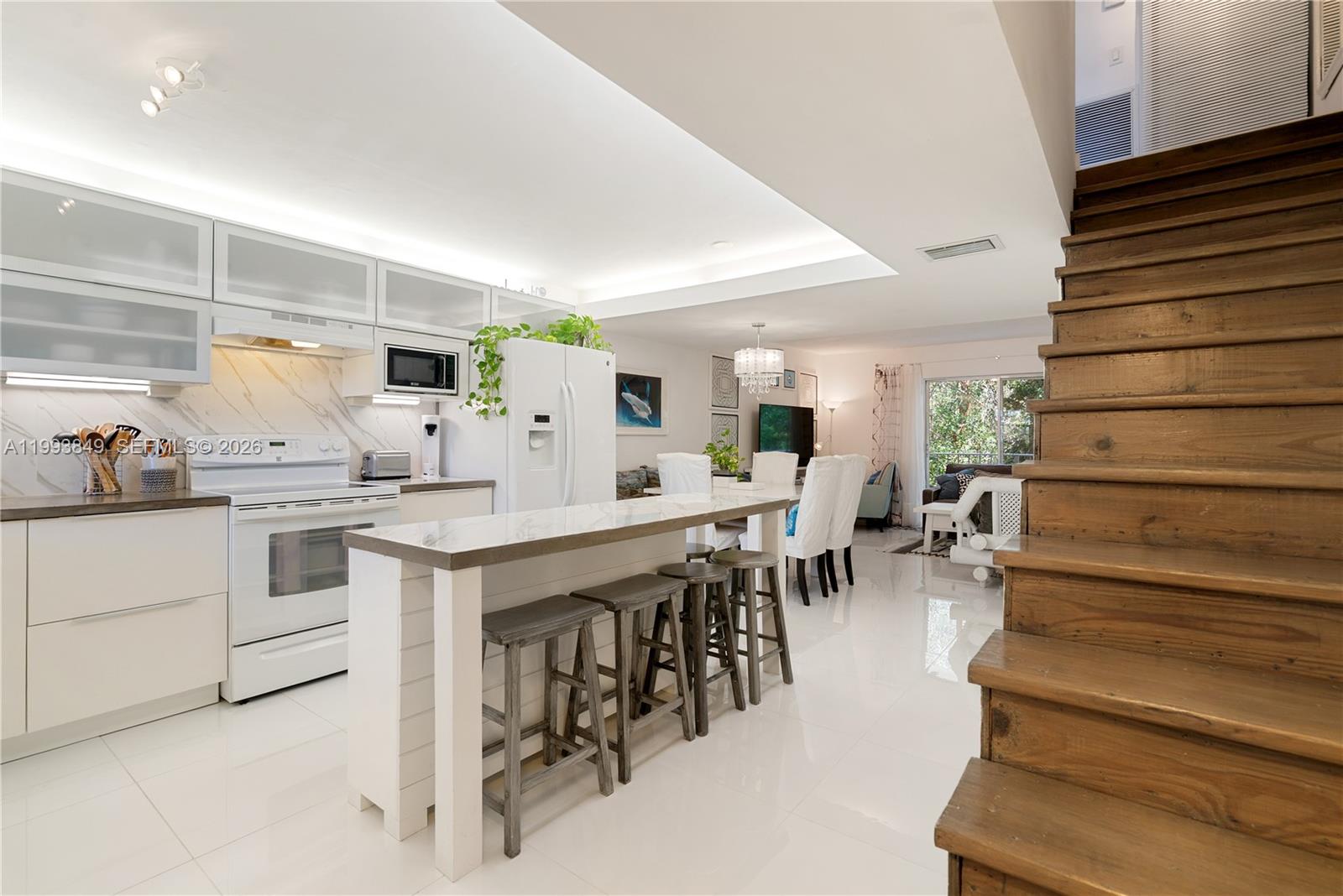300 Ocean Dr 26 Property Photo 13