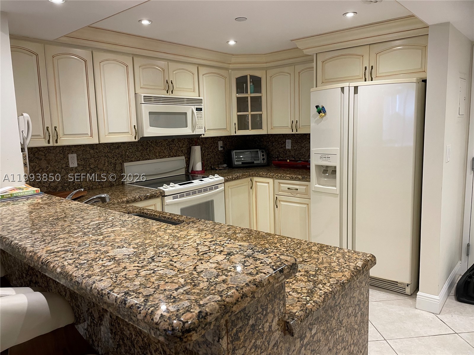 2555 Collins Ave 704 Property Photo 4