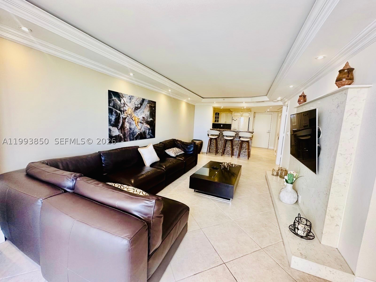 2555 Collins Ave 704 Property Photo 5