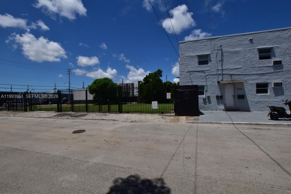 2410 Nw 7th Ct Property Photo 6