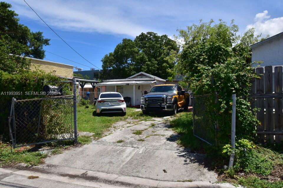2410 Nw 7th Ct Property Photo 7