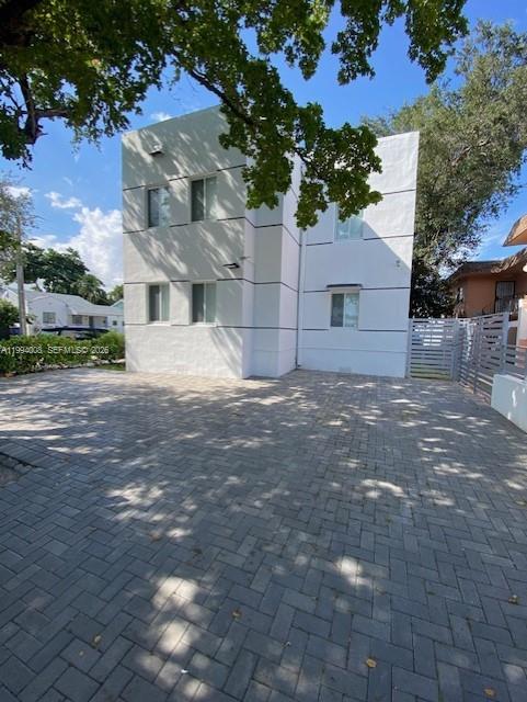 835 Sw 8th Ave Property Photo 6